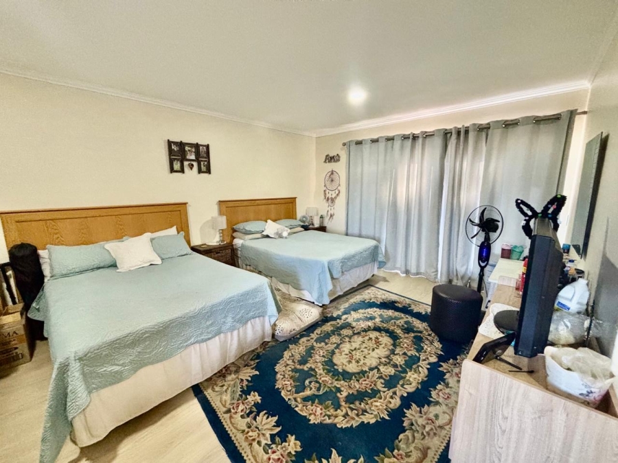 3 Bedroom Property for Sale in Eikenbosch Western Cape